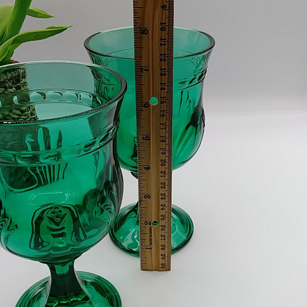 HOLIDAYS! 2 Green Ornate Goblets on pedestal. - Picture 6 of 6